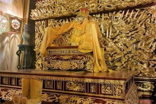 Chiêm ngưỡng nội thất dát vàng gần 40 tỉ đồng tại Chính điện bằng gỗ lim lớn nhất Thanh Hóa