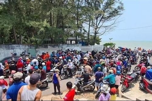Trung úy Cảnh sát cứu sống 3 du khách bị sóng cuốn