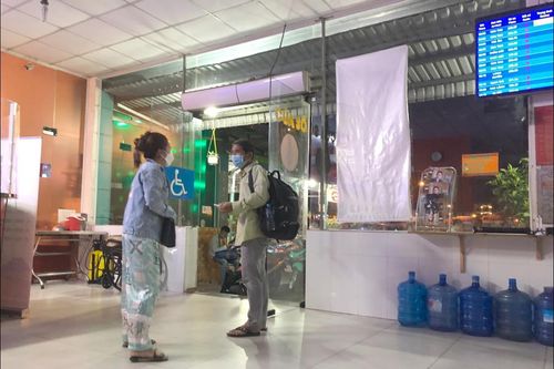 Ông chú chỉ còn 50k không đủ tiền về quê và hành động bất ngờ sưởi ấm cả bến xe