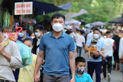 Vạn du khách hoan hỷ hành hương về đền Hùng ngày giỗ Tổ