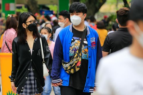 Người Hà Nội chen chúc trong vườn thú ngày cuối kỳ nghỉ giỗ Tổ