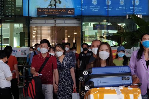 Hơn 45.000 khách đổ bộ sân bay Tân Sơn Nhất ngày cuối kỳ nghỉ giỗ Tổ