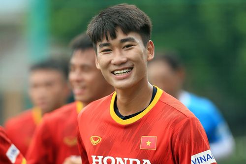 Nhâm Mạnh Dũng tỏa sáng trước giờ lên tập trung U23 Việt Nam