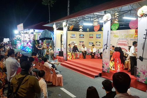 Đắm say những cung điệu đờn ca trên đất Tây Đô