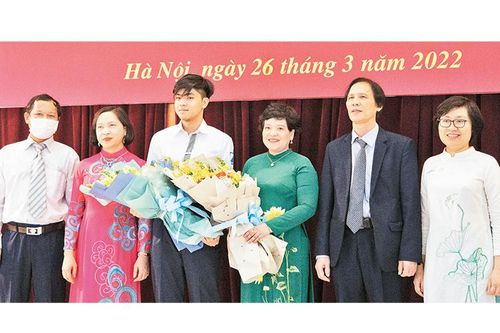'Hạt giống đỏ' của Trường THPT Chuyên Hà Nội - Amsterdam