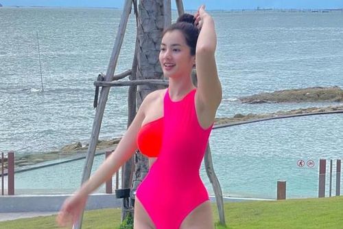Người đẹp An Giang cao 1m72 mặc tôn thân hình quyến rũ