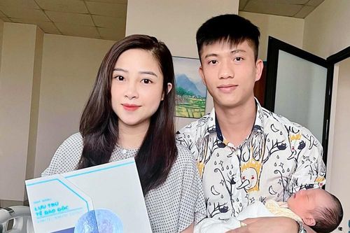Sinh nhật ấm áp của Văn Đức bên gia đình và đồng đội