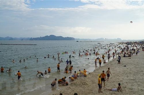 Du khách đến Quảng Ninh, Hải Phòng, Quảng Bình tăng cao dịp nghỉ lễ