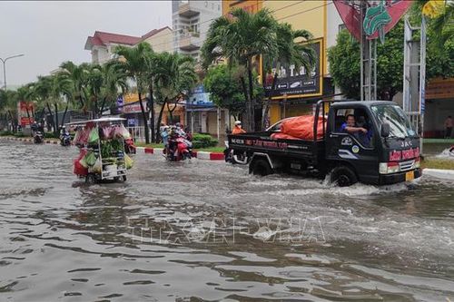 Mưa lớn gây ngập nặng nhiều tuyến đường thành phố Bạc Liêu