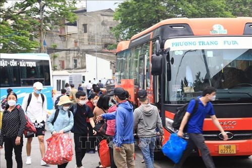 Người dân tấp nập trở lại Thủ đô sau kỳ nghỉ lễ