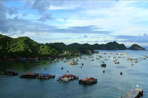 Cát Bà và Đồ Sơn đón hàng chục nghìn lượt khách trong ba ngày nghỉ lễ Giỗ Tổ