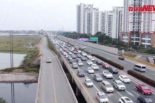 Cửa ngõ Hà Nội ùn tắc gần 3 km sau kỳ nghỉ lễ