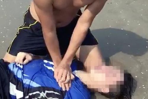Giây phút Trung úy cảnh sát cứu sống 4 người đuối nước tại biển Vũng Tàu