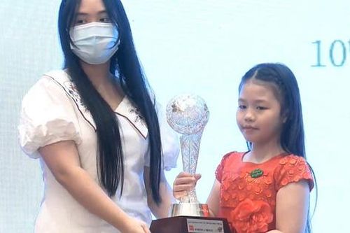 Cô bé 8 tuổi ở Hà Nội giành giải xuất sắc cuộc thi sáng tác truyện đồng thoại