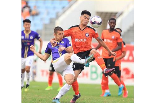 Hà Nội FC 'ngược dòng' thắng trên sân khách