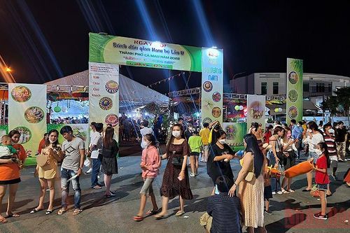 Hội Bánh dân gian Nam Bộ ở Cà Mau thu hút hơn 55.000 lượt khách