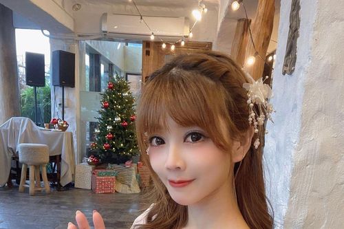 Cô giáo 'gây mê' với gu thời trang khi bánh bèo lúc bốc lửa
