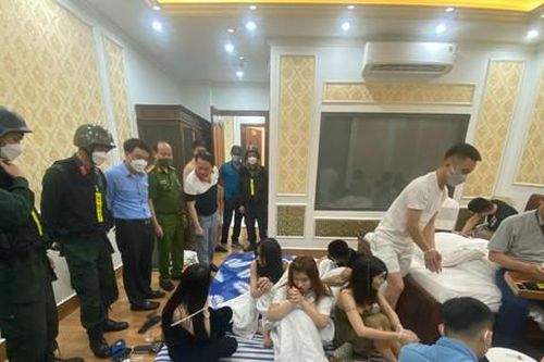 Cảnh sát tập kích khách sạn ở Bắc Ninh, gần 200 dân chơi dương tính với ma túy