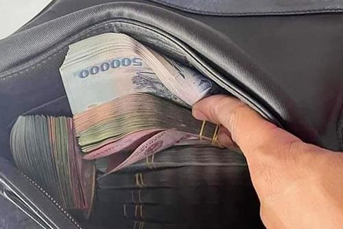 Chủ quán ăn ở TP Vinh tìm khách trả lại gần 1 tỷ đồng bỏ quên
