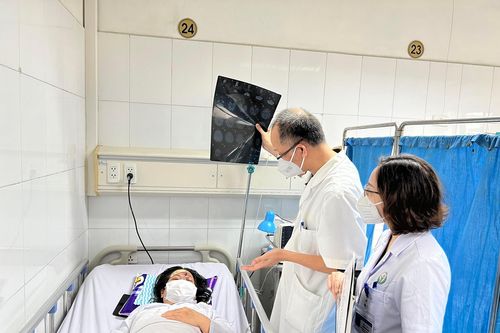 Một phụ nữ ở Hà Nội mất thị giác sau khi tiêm filler nâng mũi