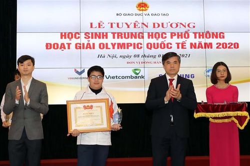 Học sinh trường chuyên có thể học trước đại học