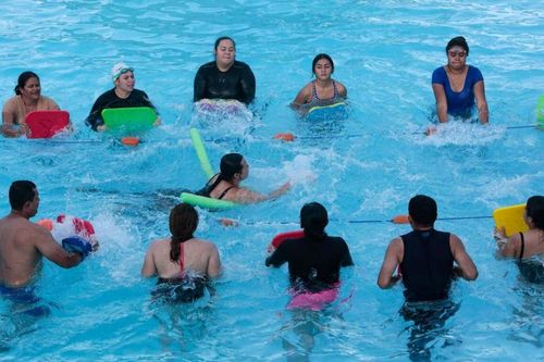 Người Nicaragua rủ nhau học bơi để vượt biên vào Mỹ