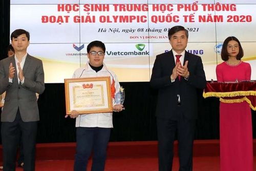 Học sinh trường chuyên có thể học trước đại học