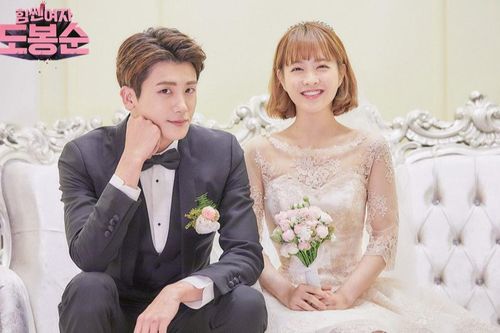 Park Bo Young và Park Hyung Sik bị soi đeo nhẫn đôi, showbiz Hàn sắp có tin vui?