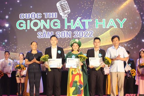 Lê Văn Quang giành ngôi quán quân Cuộc thi Giọng hát hay TP Sầm Sơn mở rộng lần thứ nhất