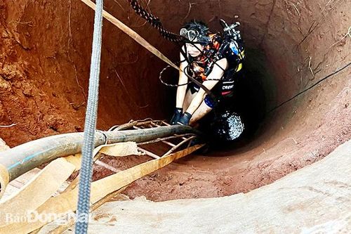 Dũng cảm cứu người trong cơn sóng dữ