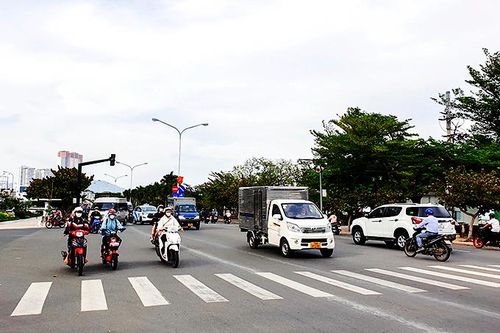 Điều chỉnh phân luồng giao thông cầu Xóm Bóng