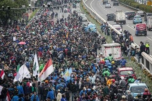 Biểu tình lan rộng ở Indonesia phản đối kéo dài thời gian tổng thống tại vị