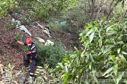 Phát hiện thi thể dưới vực sâu cả trăm mét tại mỏ đá ở Bình Dương