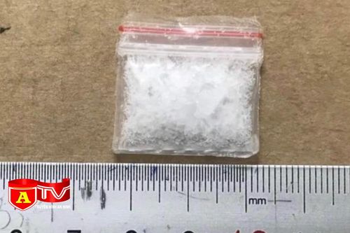 Bị bắt quả tang khi đang mua bán trái phép chất ma túy
