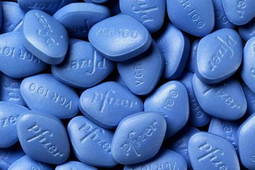 Quân đội Brazil bị châm chọc vì mua 35.000 viên Viagra