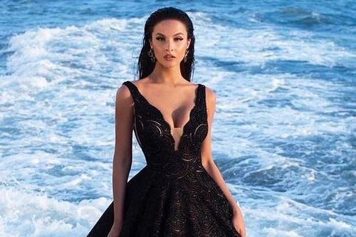 Thời đại của váy cưới hồng, đen