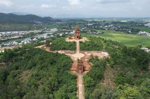 Đưa cơ giới vào khu vực bảo vệ I Di tích quốc gia Tháp Bánh Ít là vi phạm Luật Di sản