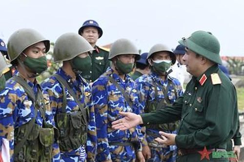 Đoàn công tác Bộ Quốc phòng thăm, kiểm tra tại quần đảo Trường Sa và Nhà giàn DK1
