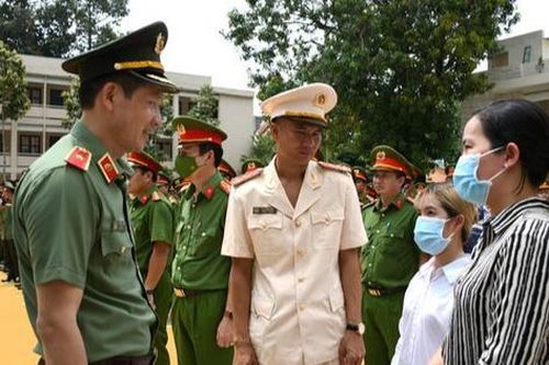 Đại úy Thái Ngô Hiếu được tặng thưởng Huân chương Dũng cảm
