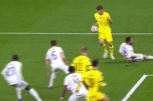 Chelsea bị tước bàn thắng của Alonso, nhưng cũng phải cảm ơn trọng tài