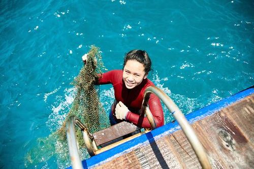 Bella Vũ lặn biển kêu gọi bảo vệ môi trường