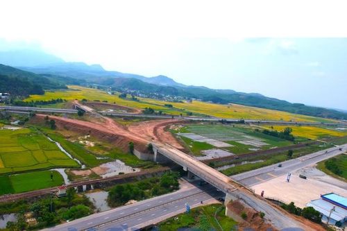 Cận cảnh nút giao bị 'bỏ rơi' trên cao tốc Quảng Ngãi – Đà Nẵng