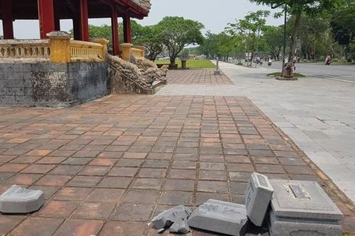 Truy tìm người làm đổ gãy bia đá tại di tích Phu Văn Lâu