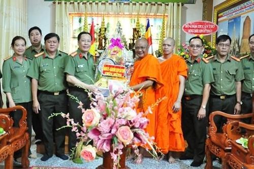 Công an TP Cần Thơ chúc Tết Chôl Chnăm Thmây các chùa Khmer