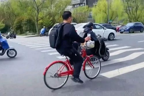 Học tiến sỹ 8 năm chưa ra trường, nghiên cứu sinh đi giao hàng nuôi gia đình