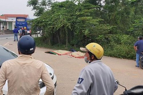 Thừa Thiên Huế: Ô tô đâm xe máy chạy cùng chiều, 2 người tử vong