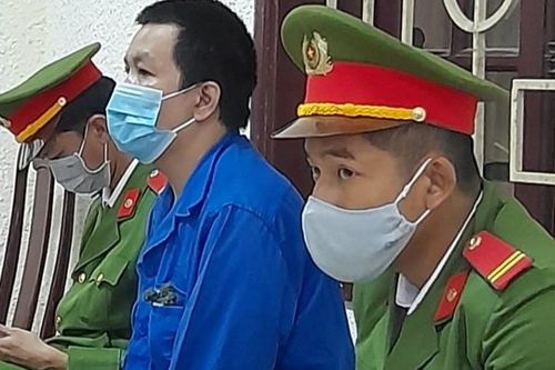 Đi tù vì bán 'hàng cấm', cầm 'hàng nóng'