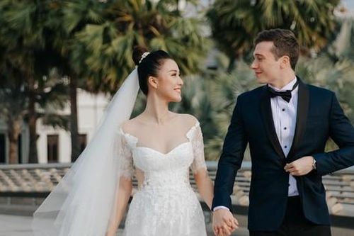 Hoàng Oanh có biểu hiện thế nào khi lần đầu lộ diện sau thông báo ly hôn chồng Tây?