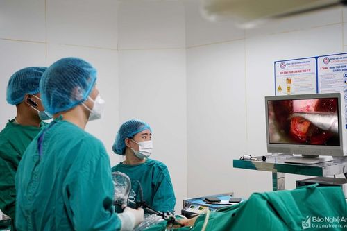Phẫu thuật nội soi cắt thận thành công tại Bệnh viện Đa khoa Cửa Đông