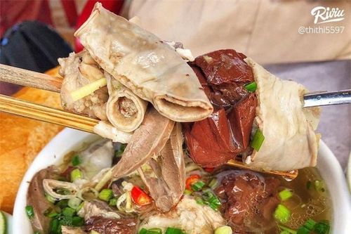 Huyết chưng lòng heo: Món ngon lạ miệng của người Hoa cực hút khách ở Sài Gòn